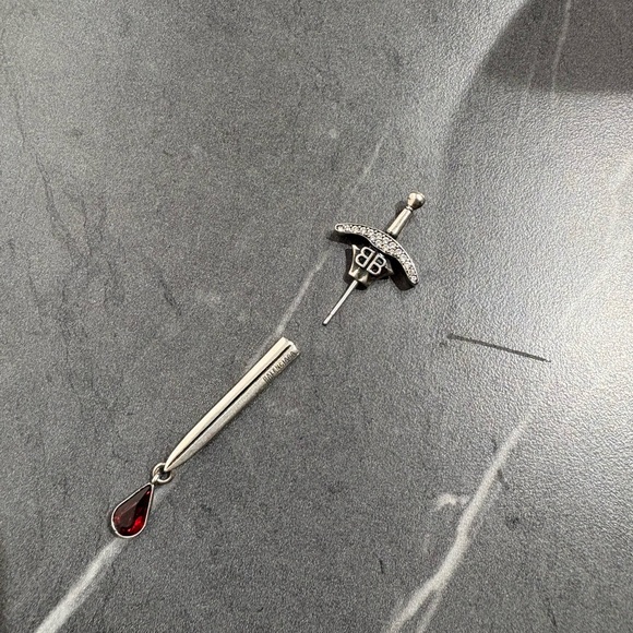 Balenciaga GOTH SWORD EARRING IN GREY - Picture 3 of 3